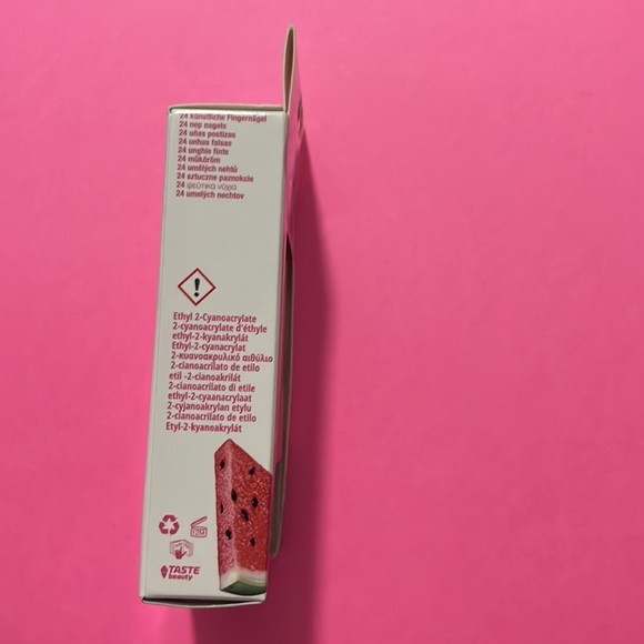 Charms Blow Pop 24 Faux False Nails Glue Included Claire's Exclusive NWT - Picture 3 of 6